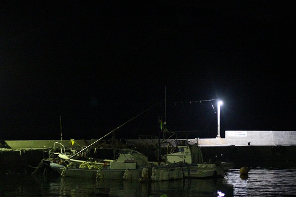 夜の芥屋漁港
