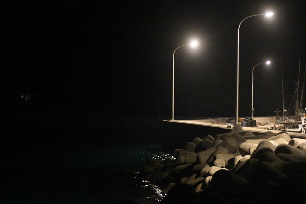 夜の宮崎漁港